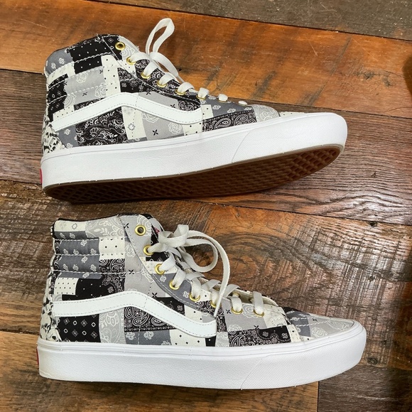 Vans Sk8-Hi Patchwork Bandana Skull High-Top Sneakers (Men’s 10.5 / Women’s  12) - Picture 6 of 11